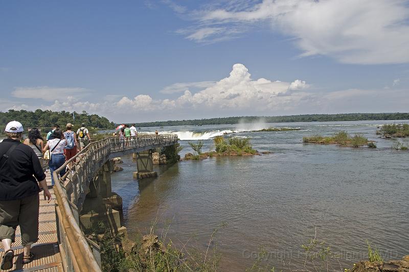 20071204_141153  D200 4000x2667.jpg - Trails leading out to Devil's Throat. Iguazu National Park, Argentina